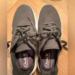 Clarks women’s CLOUDSTEPPER Solevana Black nubuck, SZ 8 worn once super comfy